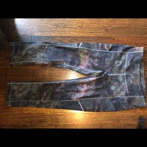 BRAND NEW lulu lemon capri leggings - marble print